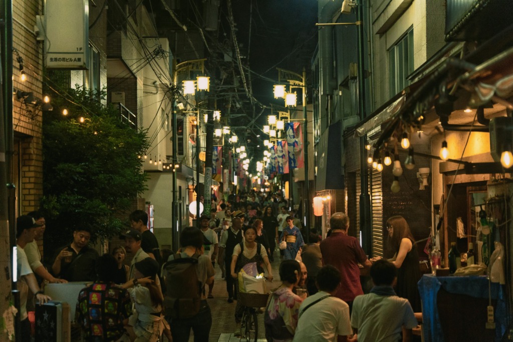 人混みと商店街